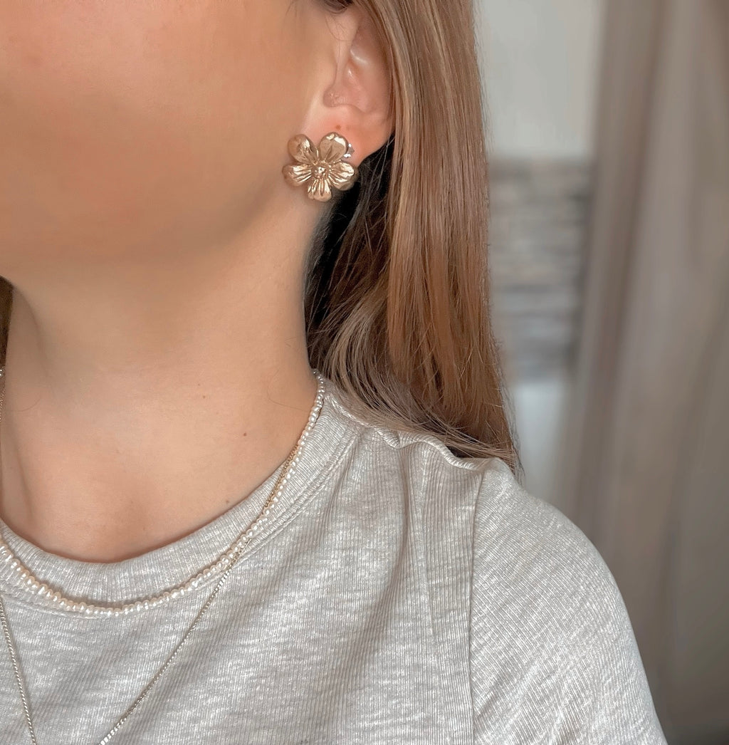 Flower earrings