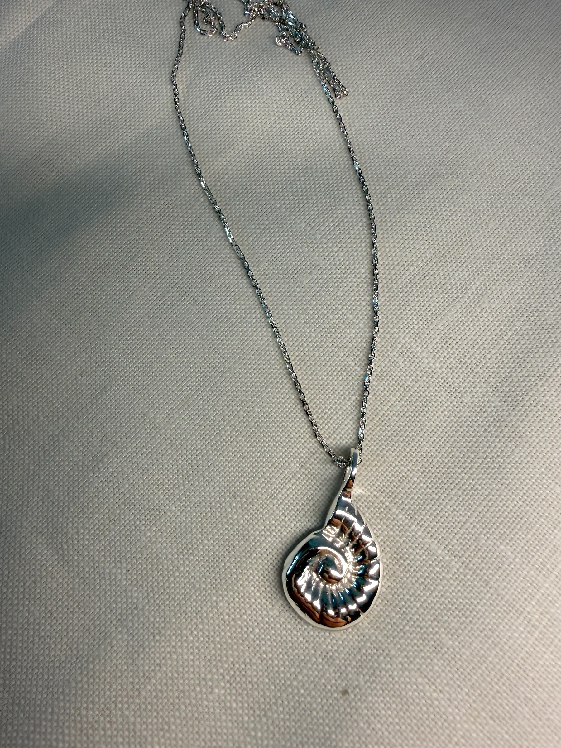 Mini Mare silver necklace