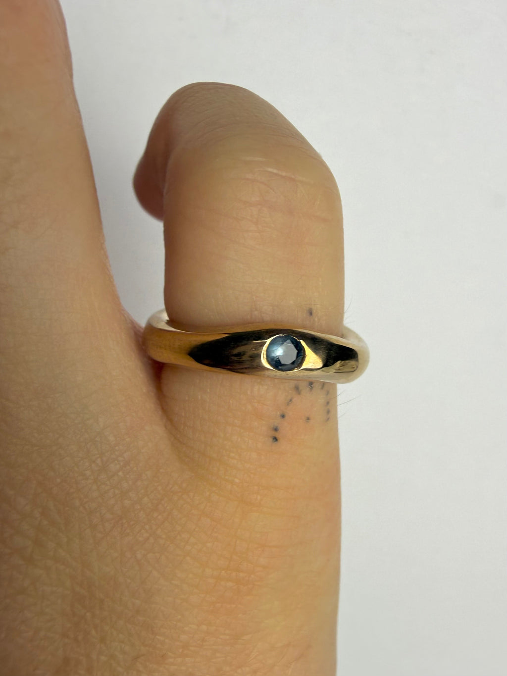 Wave blue spinel ring