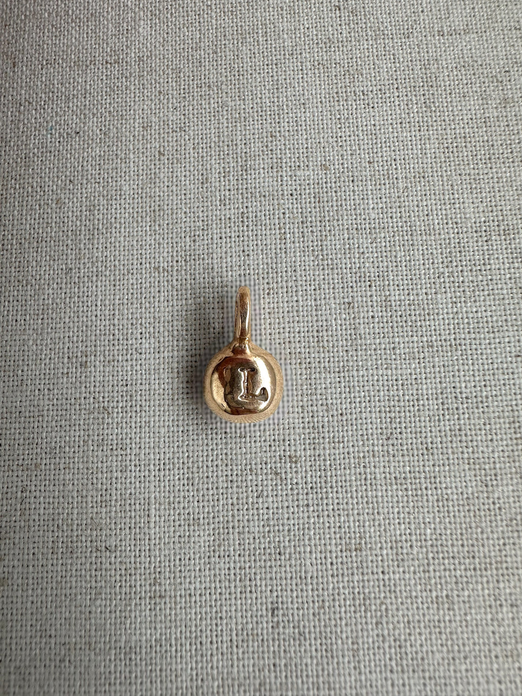 Mini medallion necklace