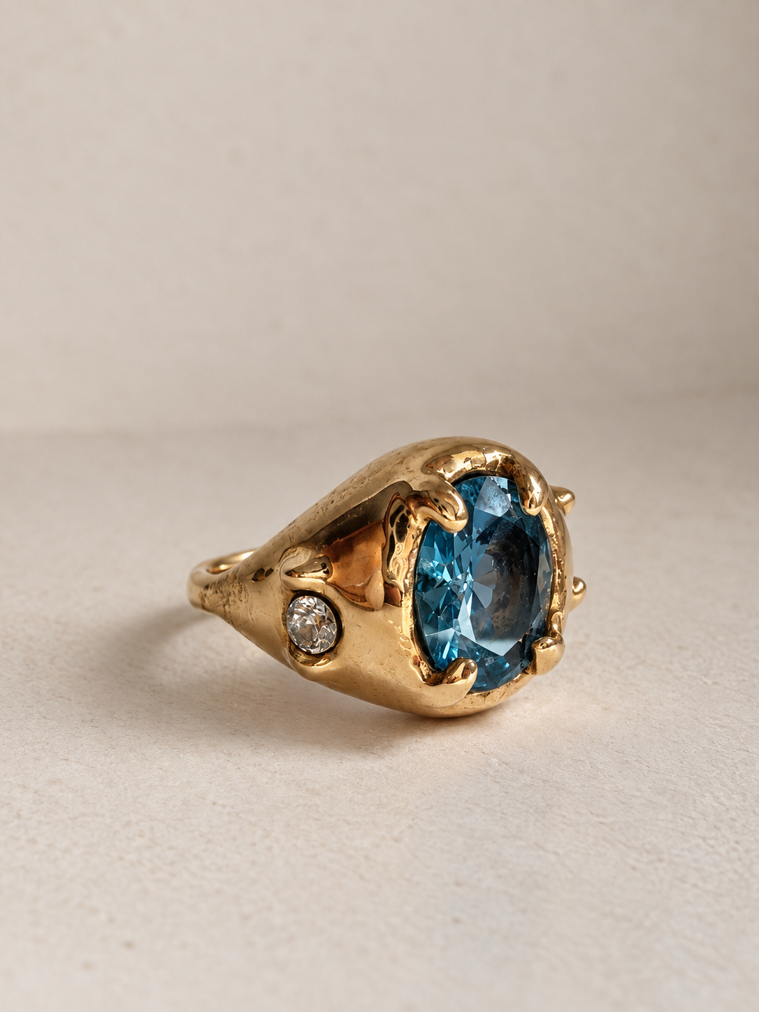 Alice ring