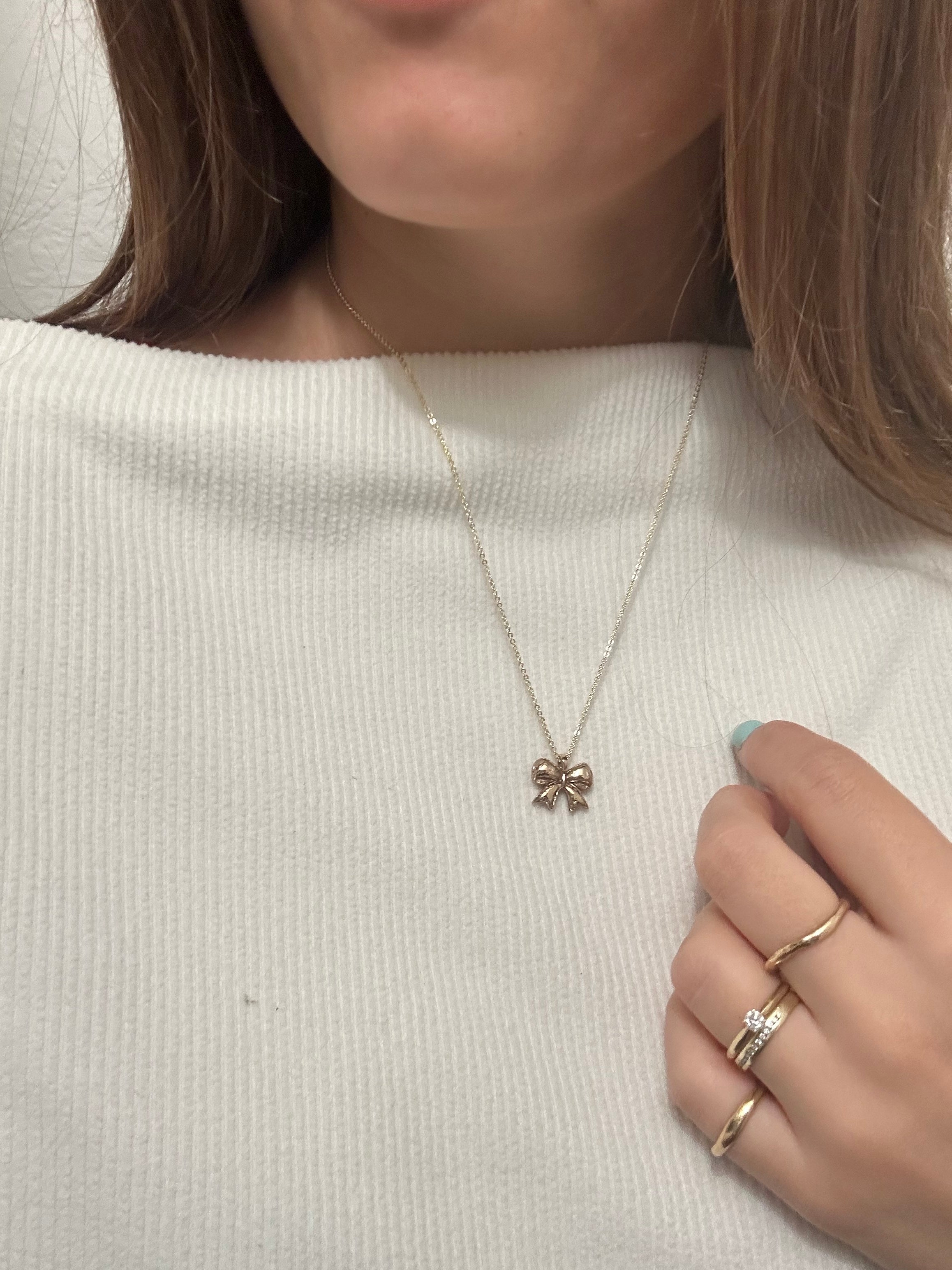 Bow necklace