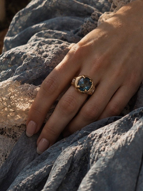 Alice ring