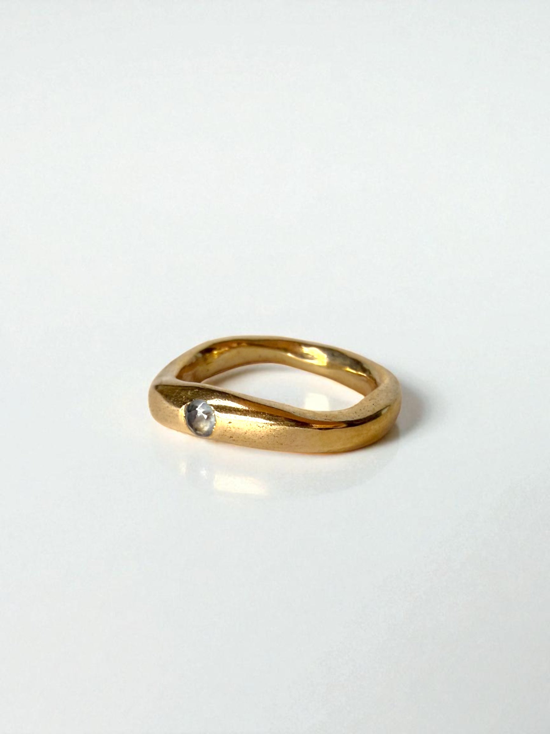 Wave blue spinel ring