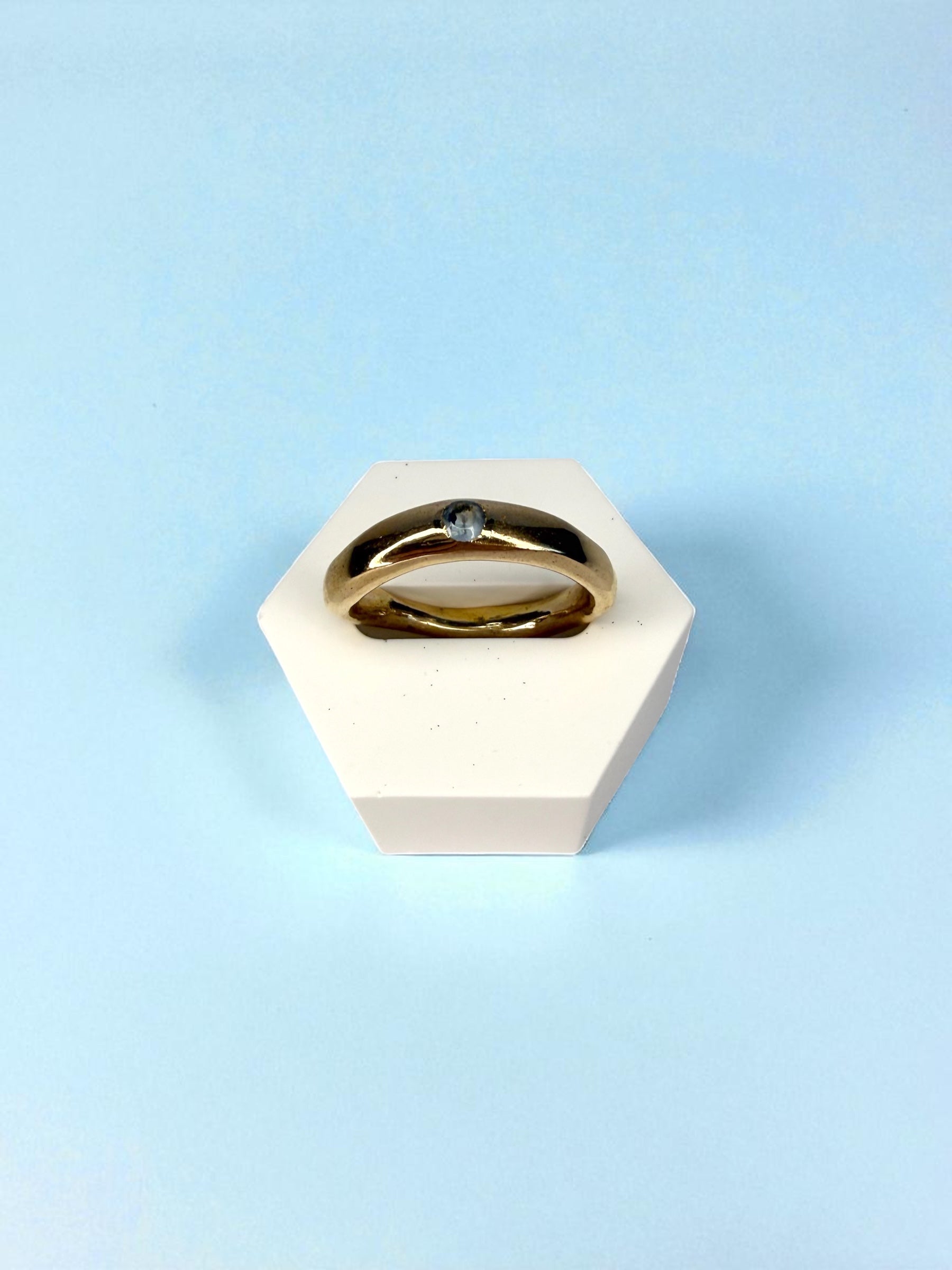 Wave blue spinel ring