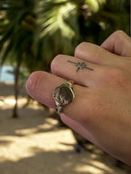 Signet ring