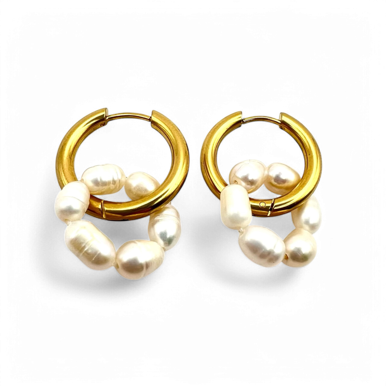 Round pearl earrings