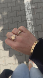 Signet ring